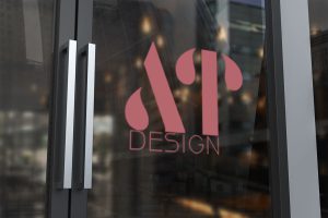Logo_mockup_on_the_glass_door-en-hérité