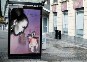 mockup-avec-affiche-lancome-2-en-hérité