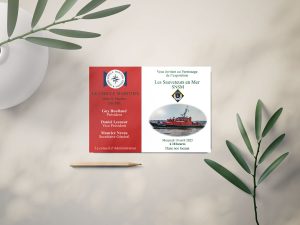 mockup-avec-carton-invitation-rouge-et-blanc