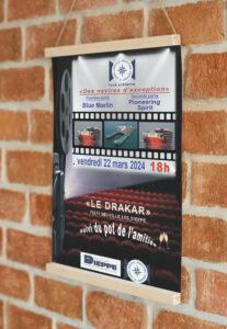 affiche sur pancarte suspendue