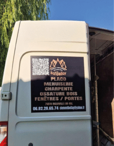 Arrière camion avec pancarte